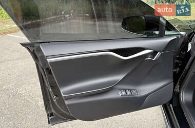 Лифтбек Tesla Model S 2013 в 
