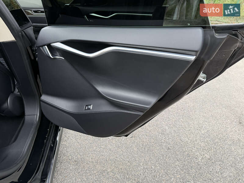 Ліфтбек Tesla Model S 2013 в Дніпрі