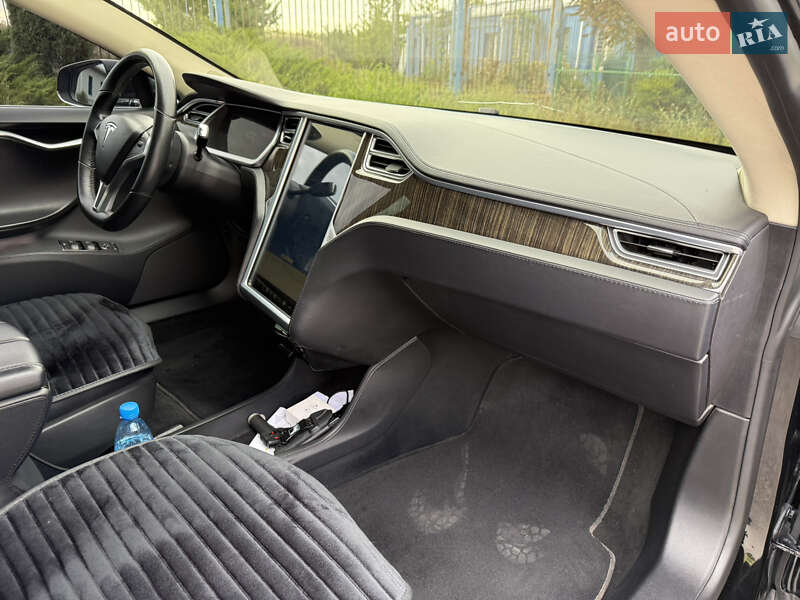 Ліфтбек Tesla Model S 2013 в Дніпрі