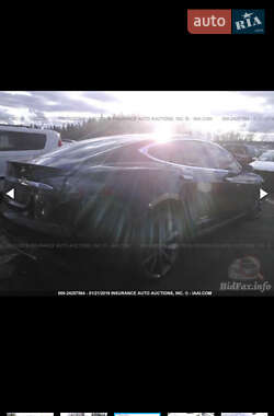 Лифтбек Tesla Model S 2013 в 