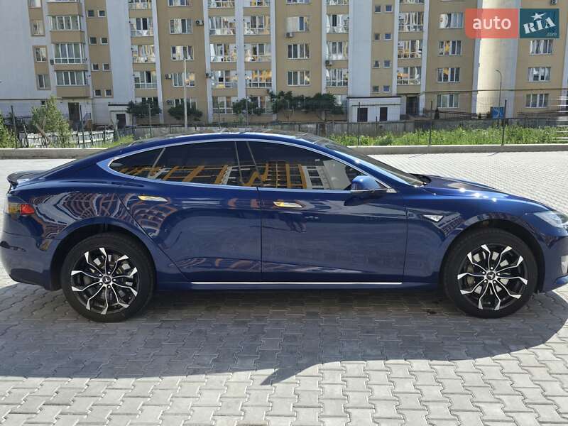 Лифтбек Tesla Model S 2016 в Николаеве