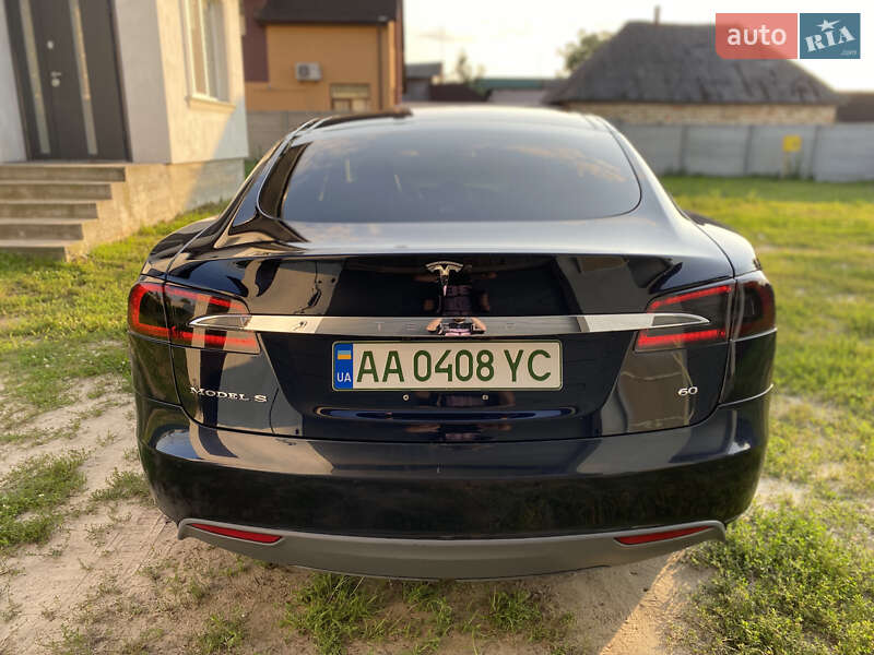 Лифтбек Tesla Model S 2013 в Киеве фото 6 Лифтбек Tesla Model S 2013 в Киеве