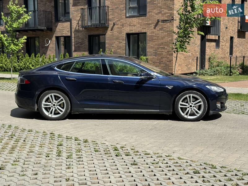 Лифтбек Tesla Model S 2014 в Ивано-Франковске