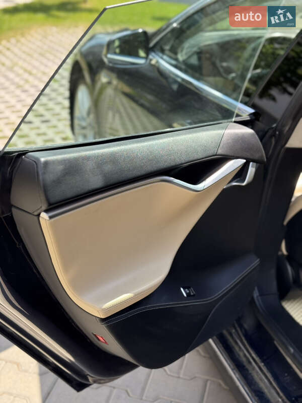 Лифтбек Tesla Model S 2014 в Ивано-Франковске