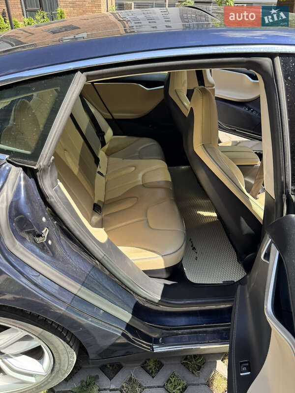 Лифтбек Tesla Model S 2014 в Ивано-Франковске