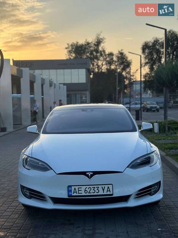 Лифтбек Tesla Model S 2016 в Днепре
