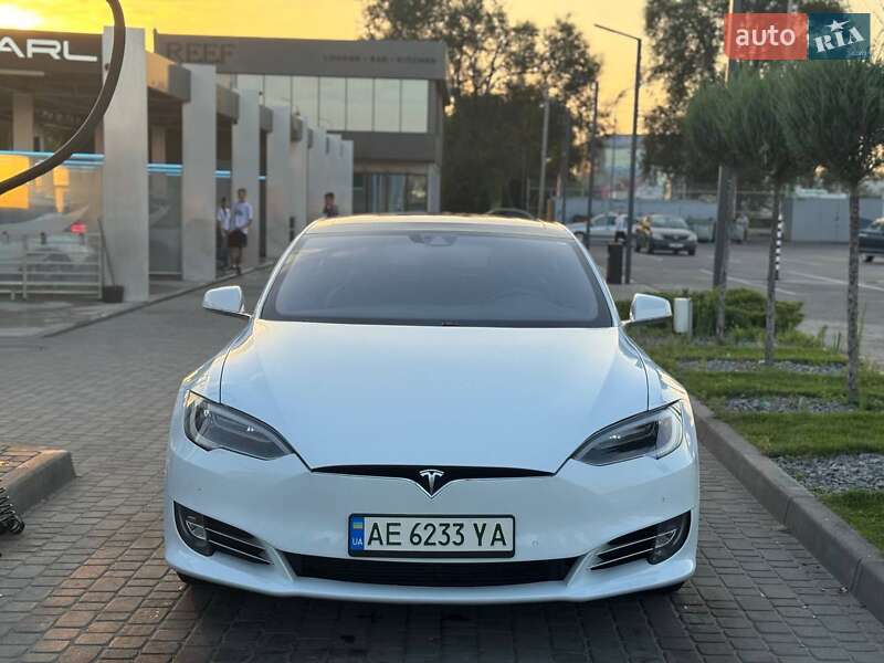 Лифтбек Tesla Model S 2016 в Днепре