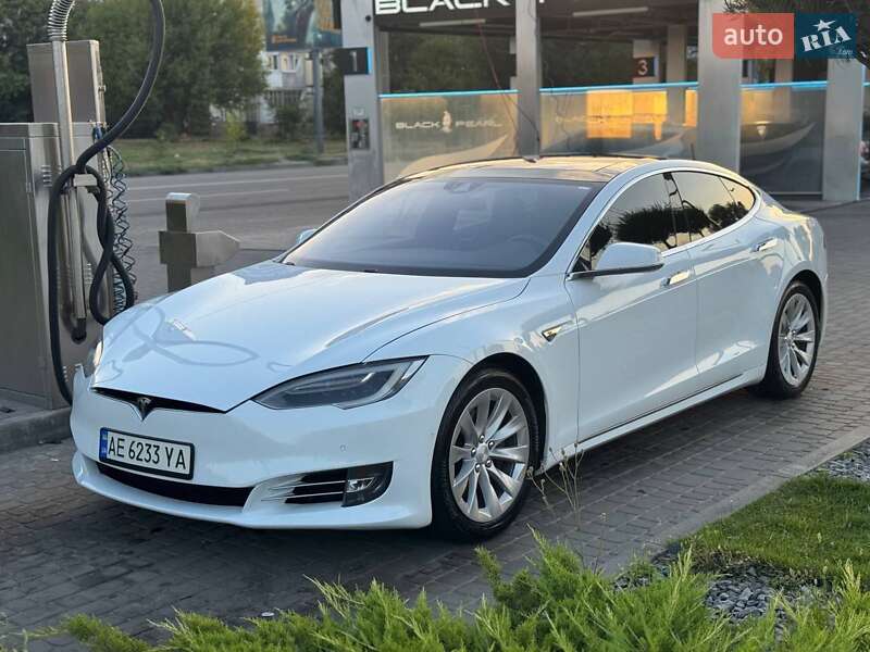 Лифтбек Tesla Model S 2016 в Днепре