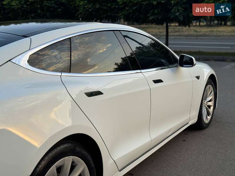 Лифтбек Tesla Model S 2016 в Днепре