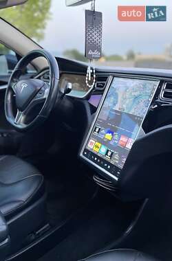 Лифтбек Tesla Model S 2013 в 