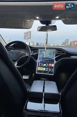 Лифтбек Tesla Model S 2013 в 