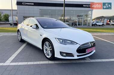 Лифтбек Tesla Model S 2015 в 