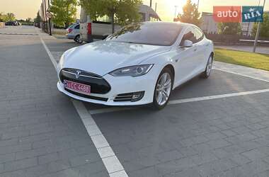Лифтбек Tesla Model S 2015 в 
