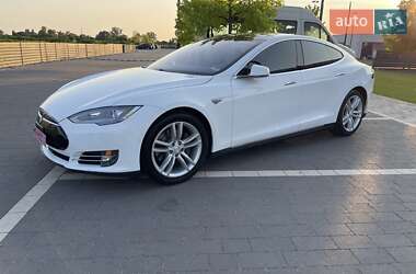 Лифтбек Tesla Model S 2015 в 
