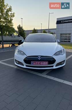 Лифтбек Tesla Model S 2015 в 