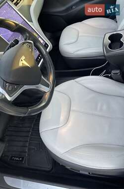 Лифтбек Tesla Model S 2015 в 