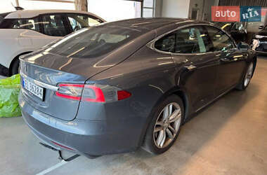 Лифтбек Tesla Model S 2014 в 