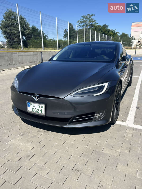 Лифтбек Tesla Model S 2017 в 