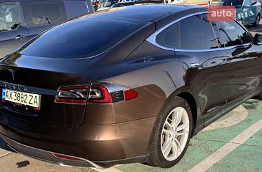 Лифтбек Tesla Model S 2013 в 