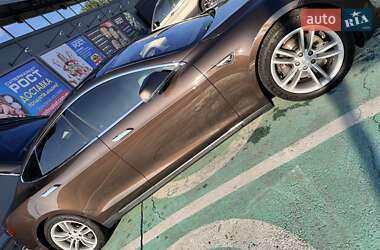 Лифтбек Tesla Model S 2013 в 