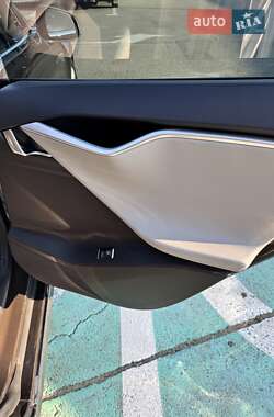 Лифтбек Tesla Model S 2013 в 