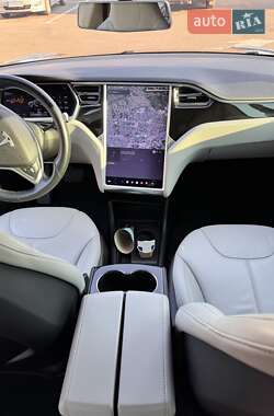 Лифтбек Tesla Model S 2013 в 