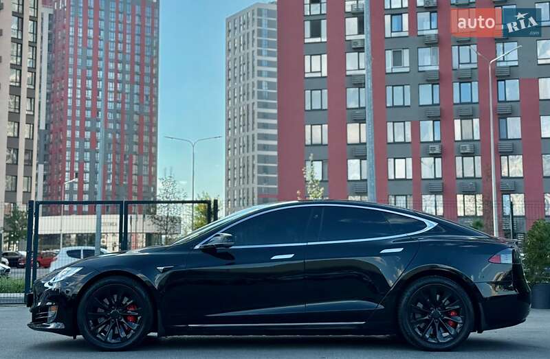 Лифтбек Tesla Model S 2018 в Киеве