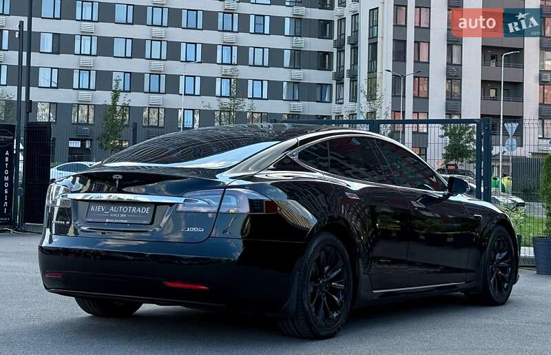Лифтбек Tesla Model S 2018 в Киеве