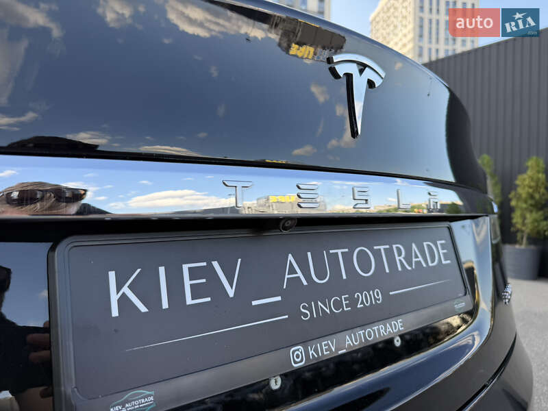 Лифтбек Tesla Model S 2018 в Киеве