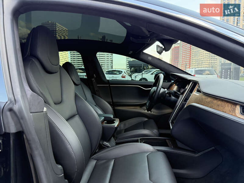 Лифтбек Tesla Model S 2018 в Киеве