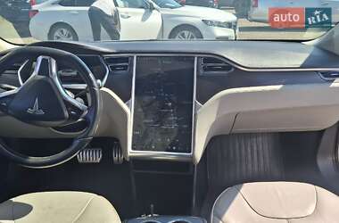 Лифтбек Tesla Model S 2012 в 