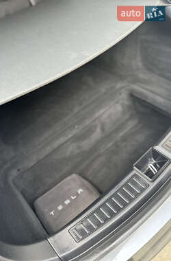 Лифтбек Tesla Model S 2013 в 