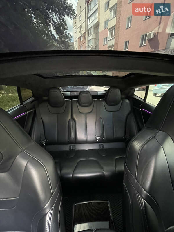 Лифтбек Tesla Model S 2016 в Виннице