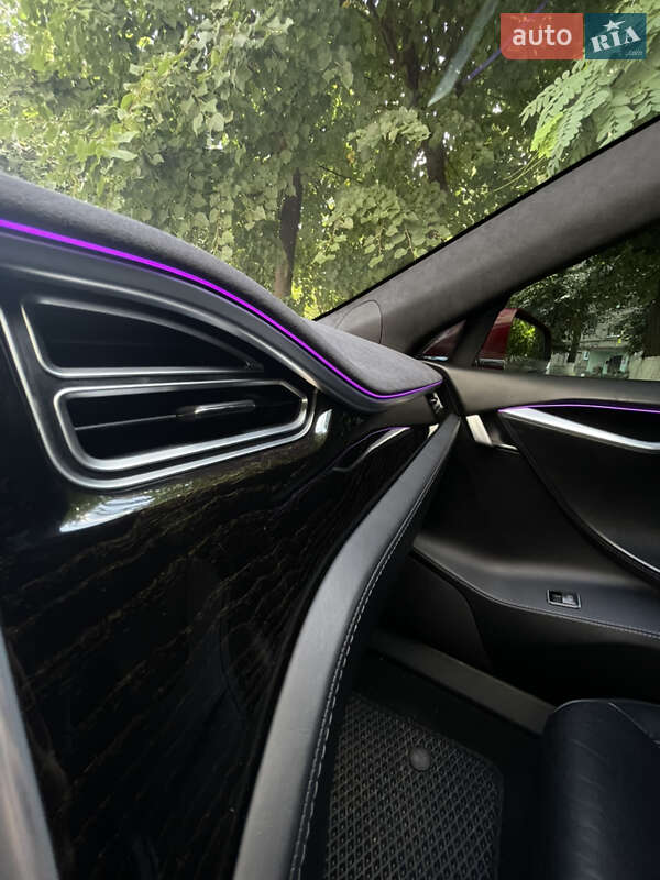 Лифтбек Tesla Model S 2016 в Виннице