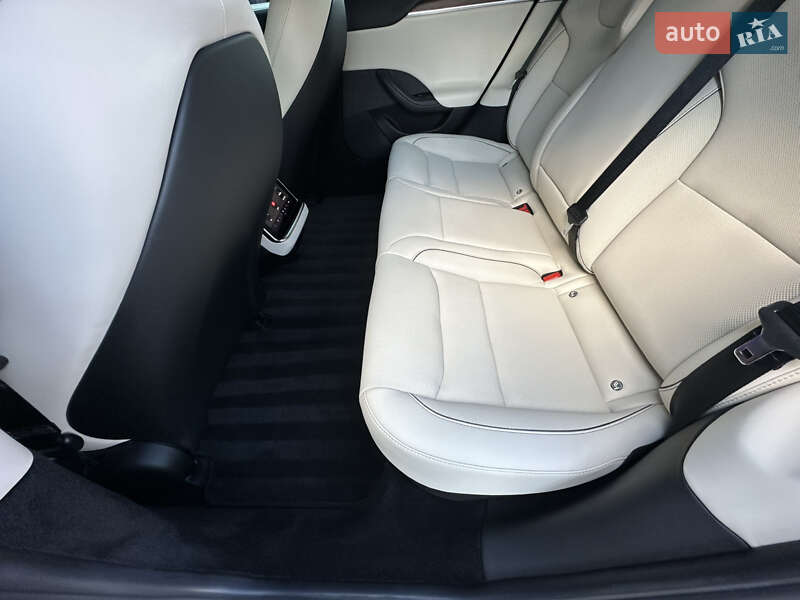 Лифтбек Tesla Model S 2021 в Дрогобыче