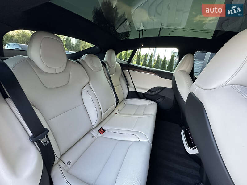 Лифтбек Tesla Model S 2021 в Дрогобыче