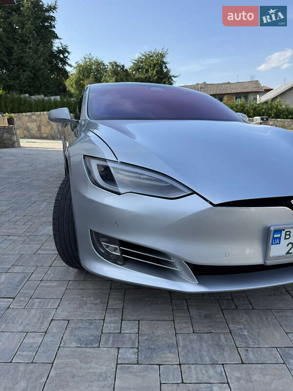 Лифтбек Tesla Model S 2017 в Тернополе