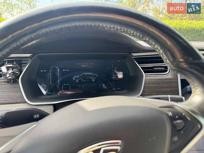 Лифтбек Tesla Model S 2016 в Каменском