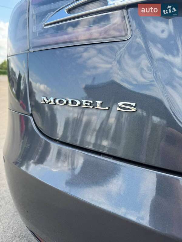 Лифтбек Tesla Model S 2016 в Каменском