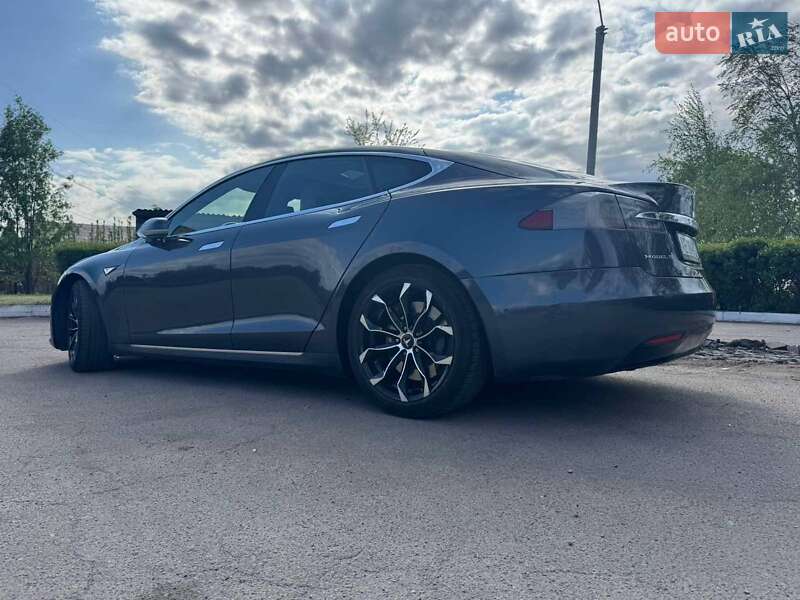 Лифтбек Tesla Model S 2016 в Каменском