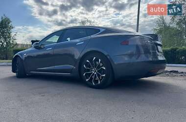 Лифтбек Tesla Model S 2016 в 