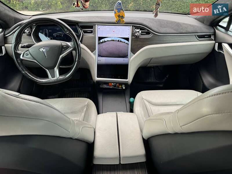 Лифтбек Tesla Model S 2016 в Каменском