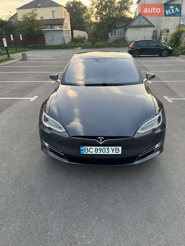Лифтбек Tesla Model S 2016 в Львове