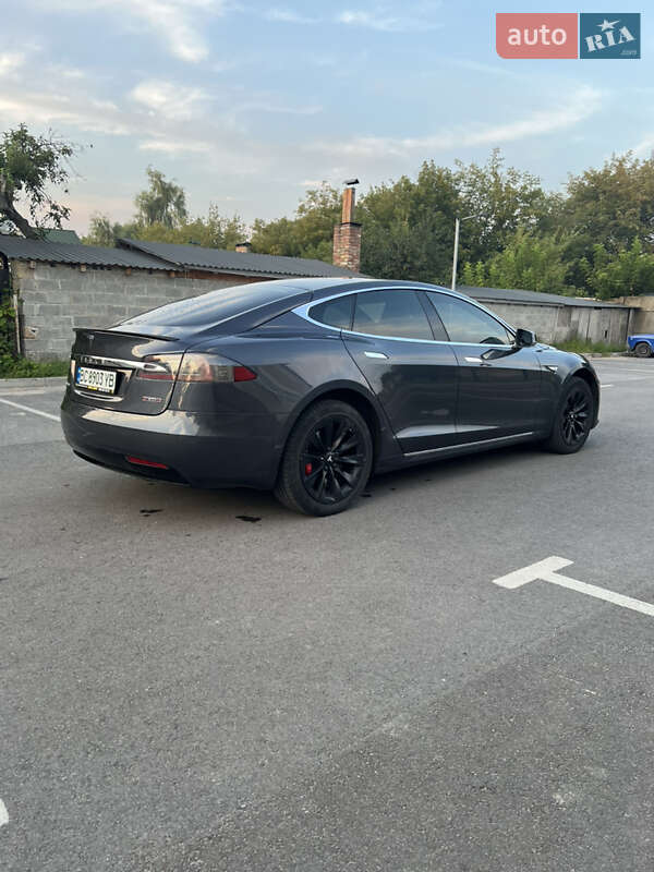 Лифтбек Tesla Model S 2016 в Львове