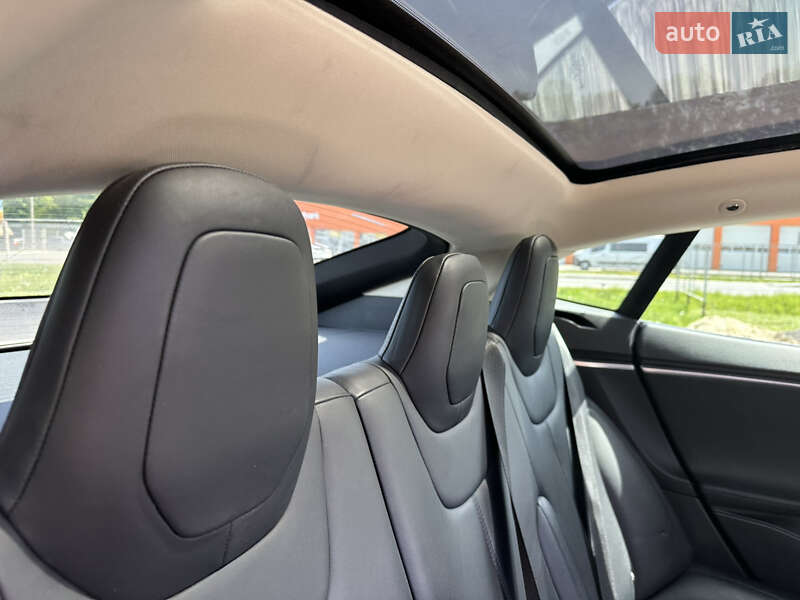 Лифтбек Tesla Model S 2015 в Луцке