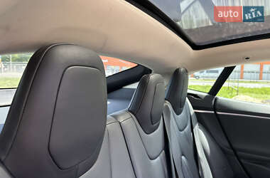 Лифтбек Tesla Model S 2015 в 