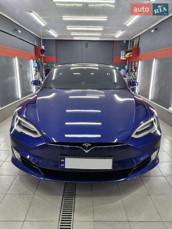 Лифтбек Tesla Model S 2016 в Николаеве