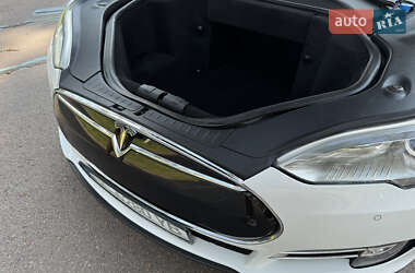 Лифтбек Tesla Model S 2014 в 