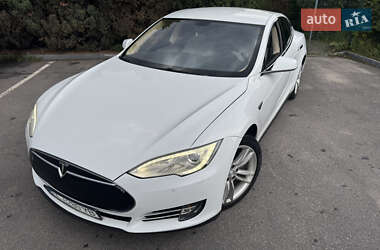 Лифтбек Tesla Model S 2014 в 