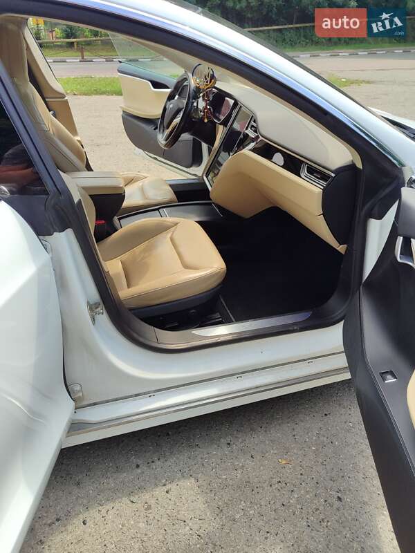 Лифтбек Tesla Model S 2016 в Ивано-Франковске